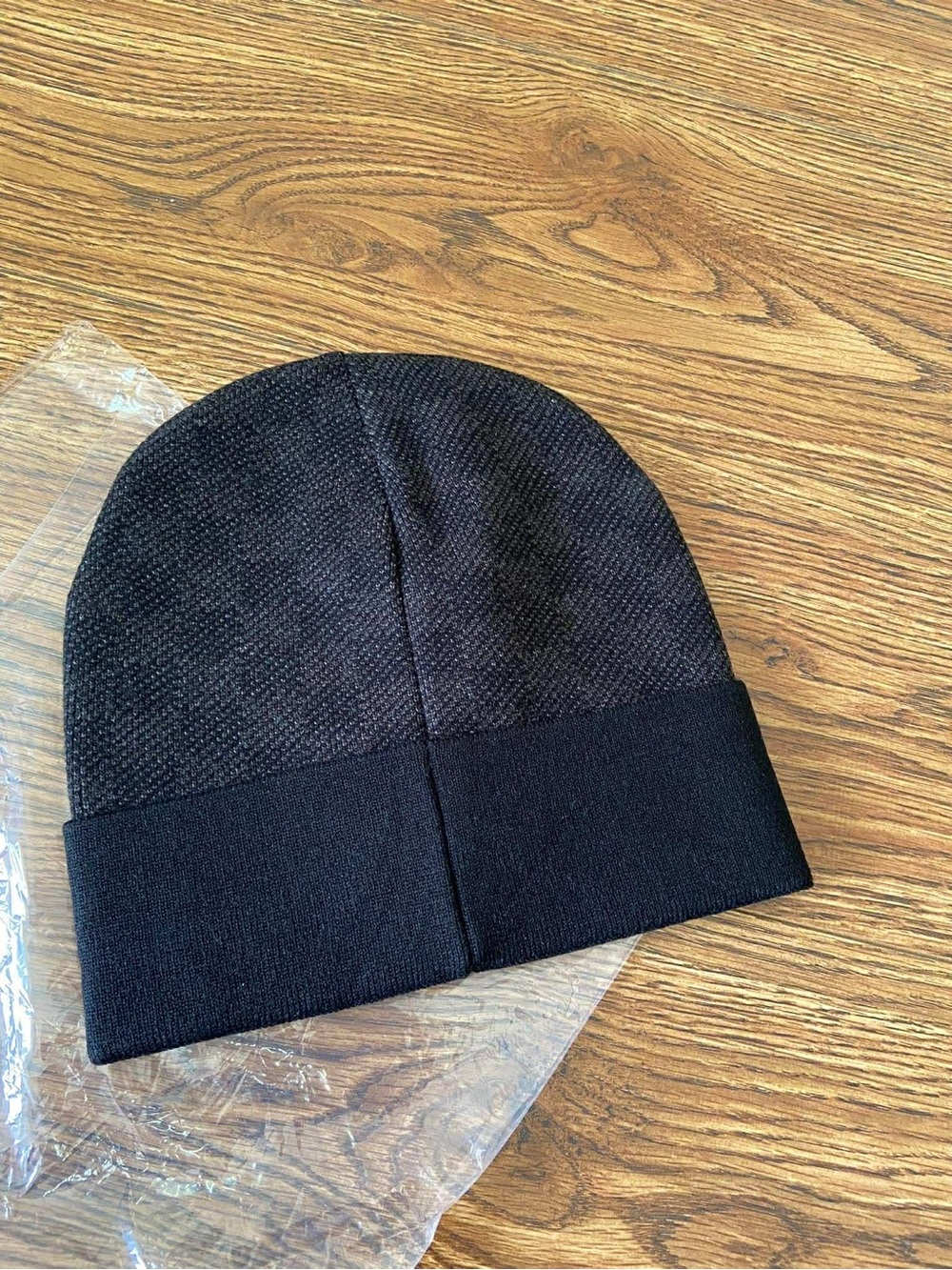 Louis Vuitton Black Knit Cuffed Beanie with LV Patch - Picture 2 of 2